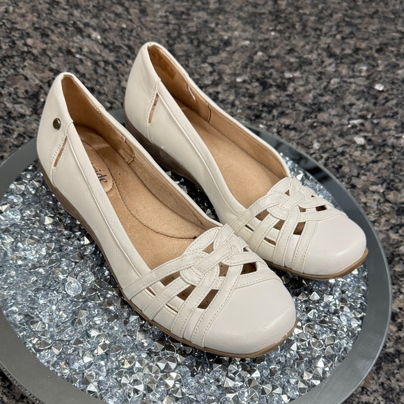 Life Stride Diverse Women's off White or cream Loafers flats NEW 8.5W - Picture 10 of 16